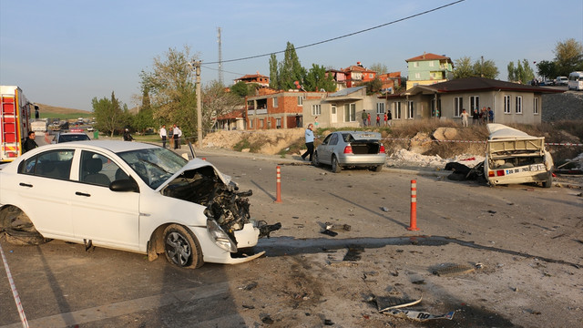 Denizli'de trafik kazası: 3 ölü, 4 yaralı