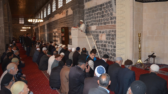 Diyarbakır Ulu Camide Regaip Kandili programı düzenlendi