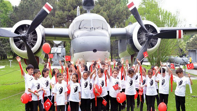 Donanma gemilerine 23 Nisan ziyareti