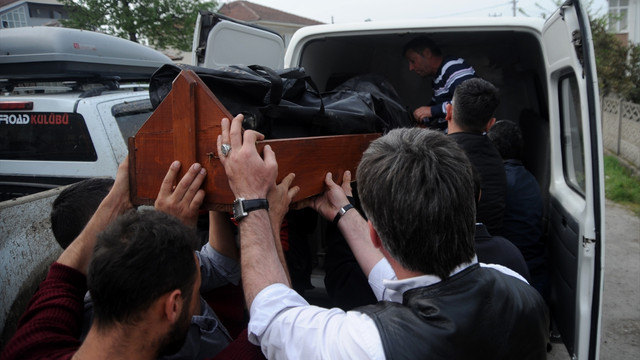 Düzce'de kestiği ağacın altında kalan işçi öldü