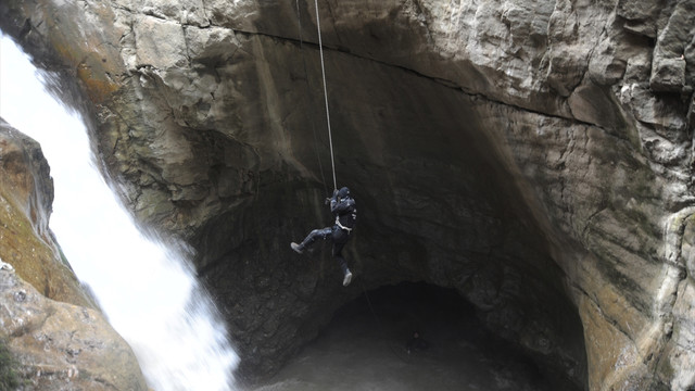 Düzce'de şelaleden düşen Suriyeli çocuğun kaybolması