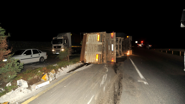 Düzcede TIR devridi: 2 yaralı