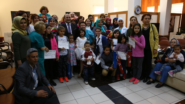 Ebeler doğumunda bulundukları çocuklarla buluştu