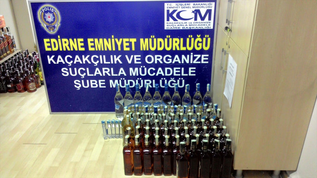 Edirne'de gümrük kaçağı içki operasyonu