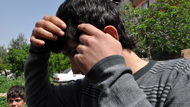 Ekmek çaldıkları öne sürülen Suriyeli iki çocuğun dövülmesi