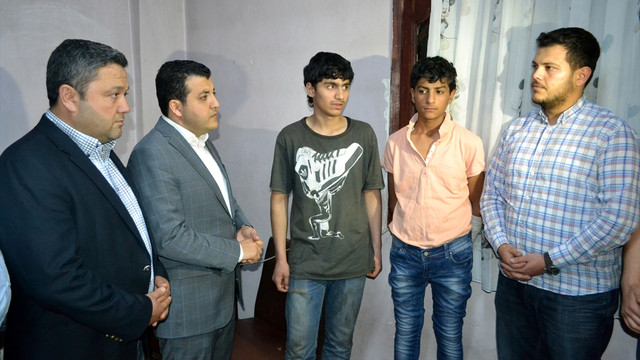 Ekmek çaldıkları öne sürülen Suriyeli iki çocuğun dövülmesi