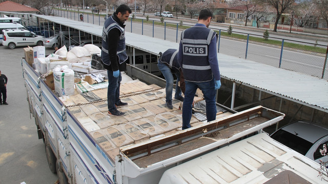 Erzincan'da kaçak sigara operasyonu