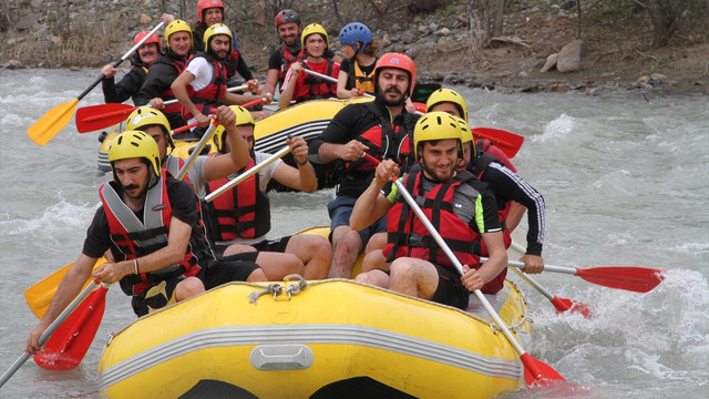 Erzincan’da rafting keyfi!