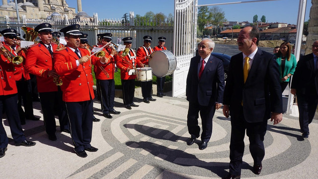 Eski Vali Şahin Edirne'de bandoyla karşılandı