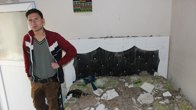 Evlerine düşen roket mermisinden şans eseri kurtuldu