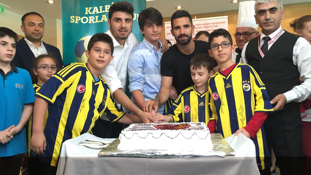 Fenerbahçeli futbolculardan anlamlı ziyaret