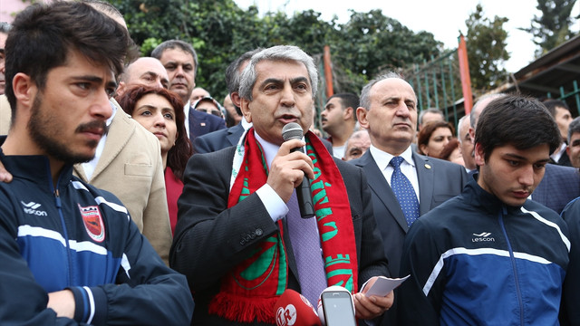 Gaziosmanpaşa Stadı önünde yıkım protestosu