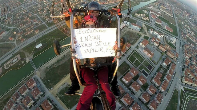 Gökyüzünde 1 Nisan şakası