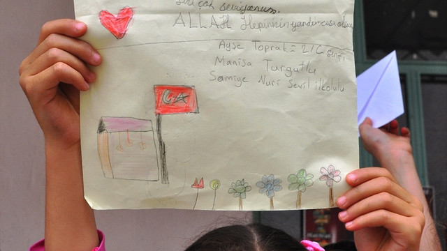 Güvenlik güçlerine moral mektupları ve resimler