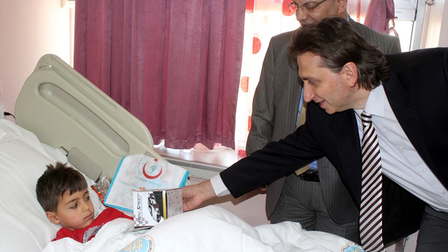 Hasta yataklarında bayramı kutladılar