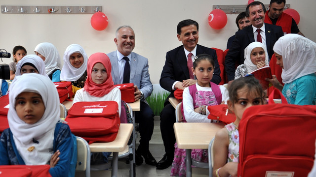 Hatay'da Türk Kızılayı Geçici Eğitim Merkezi açıldı