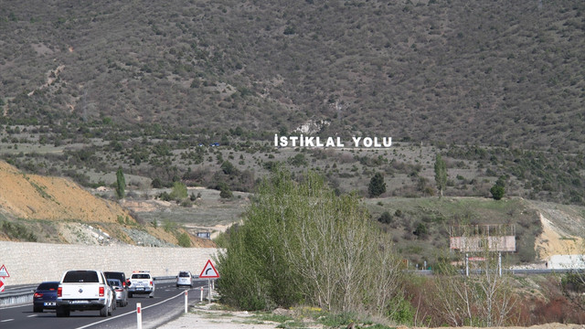 Ilgaz Dağı'na İstiklal Yolu yazısı