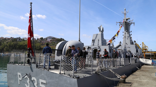 İnebolu'da vatandaşlar savaş gemilerini gezdi