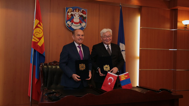 İstanbul Büyükşehir Belediye Başkanı Topbaş Moğolistan'da