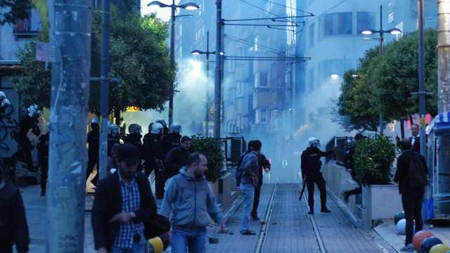 Kadıköy'de izinsiz gösteri