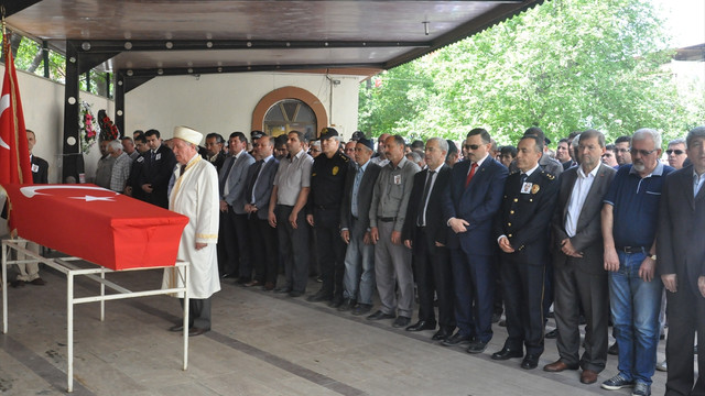 Kalp krizinden ölen polis memuru toprağa verildi