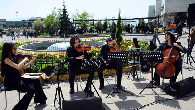 Kanser hastalarına müzik ziyafeti