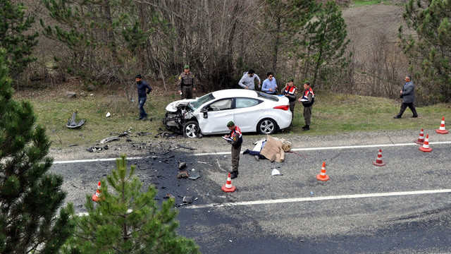 Kastamonu'da iki otomobil çarpıştı: 1 ölü, 2 yaralı