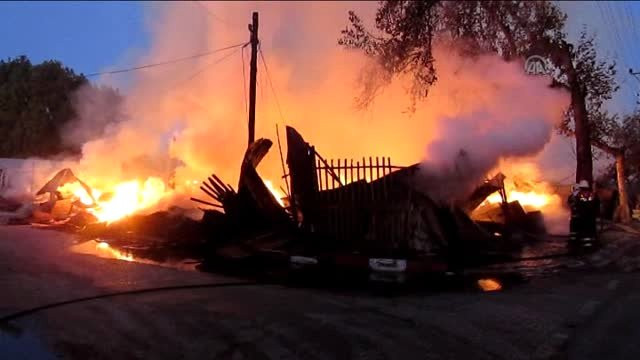 Bursa oto tamirhanesinde çıkan yangında iş yeri kullanılamaz hale geldi