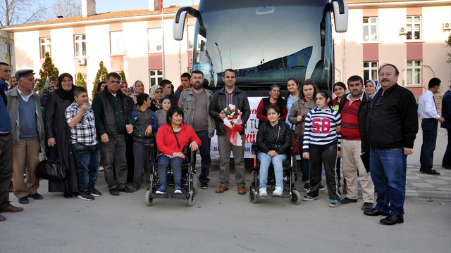 Kınalı Alinin memleketinden 45 engelli Çanakkale'ye gitti