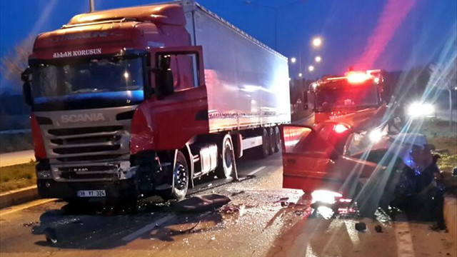 Kırıkkale'de otomobil ile tır çarpıştı: 1 ölü