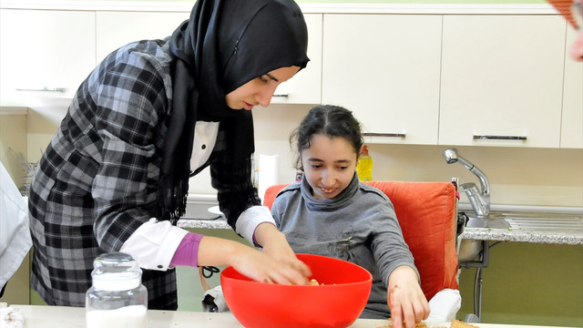 Kocaeli'de engelliler mutfakta hünerlerini sergiledi