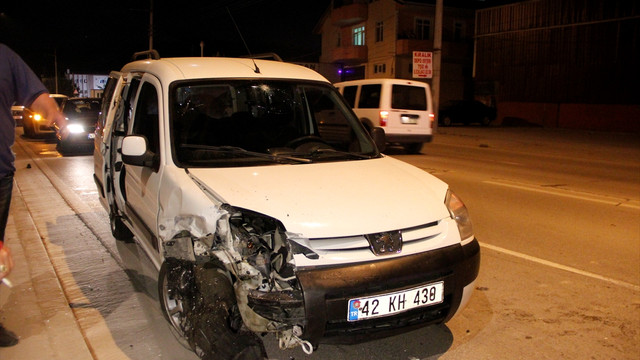 Kocaeli'de trafik kazası: 3 yaralı