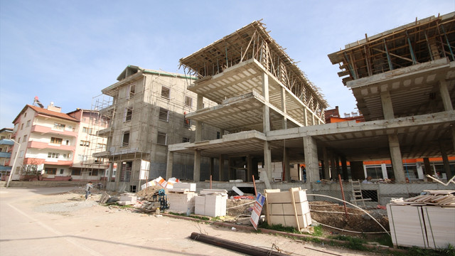 Konya'da inşaattan düşen kalıp ustası öldü