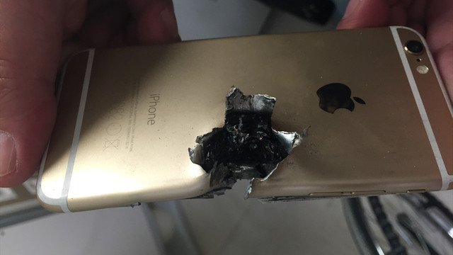 Kurşundan cep telefonu korudu