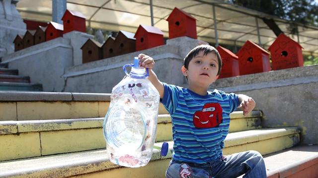 Kuş kafesleriyle otizme dikkati çektiler