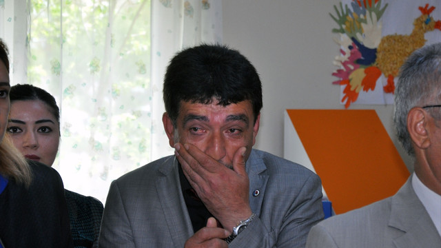 Liseliler köy okulundaki çocukları sevindirdi