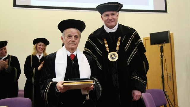 Litvanya'da Kırımoğlu'na fahri doktora unvanı