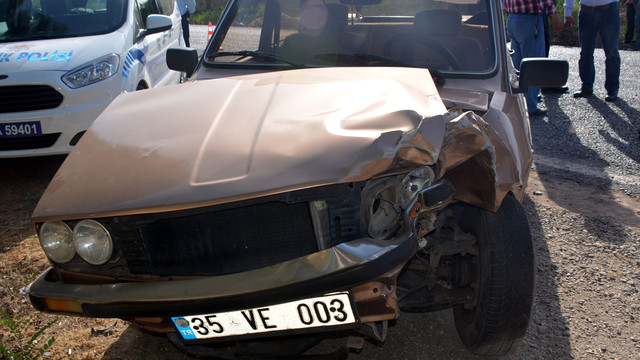 Manisa'da trafik kazası: 1 ölü, 2 yaralı