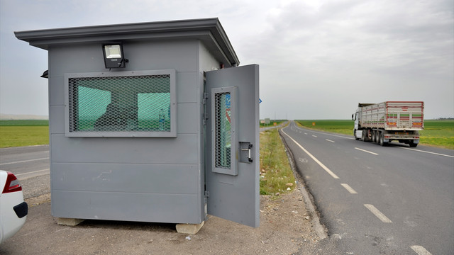 Polis noktalarına zırhlı kulübeler yerleştiriliyor