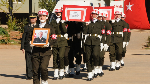 Mardin'de şehit askerler için tören