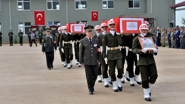 Mardin'de şehit askerler için tören