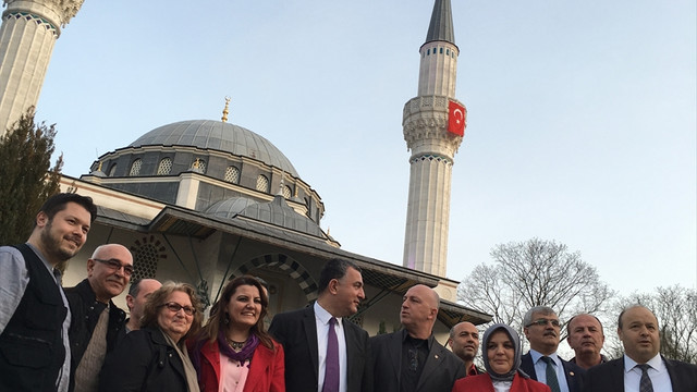 Milletvekillerinden Almanya'da Türklere sürpriz ziyaret