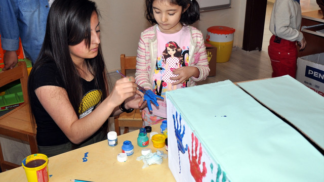 Minik yüreklerden gazi binbaşının birliğine moral desteği