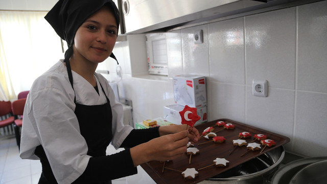 Nevşehirli öğrencilerden güvenlik güçlerine destek