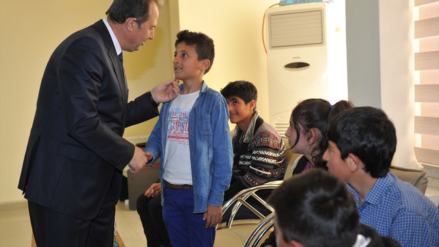 Öksüz ve yetim çocuklar Van'da unutulmaz bir gün geçirdi