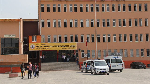 Okulda bıçaklı kavga