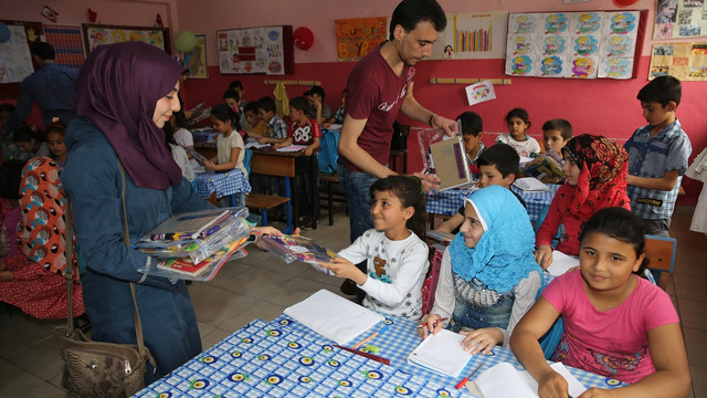 Okulu Suriyeli öğrencilerle paylaşıyorlar