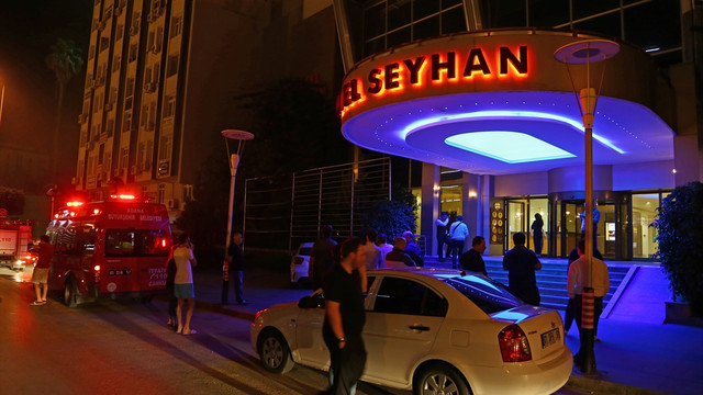 Otelde yoğun duman paniğe neden oldu