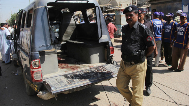 Pakistan'da polise ateş açıldı