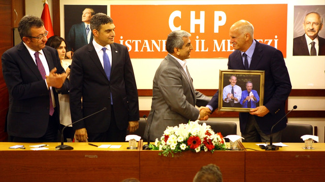 Papandreou, CHP İl Başkanlığını ziyaret etti